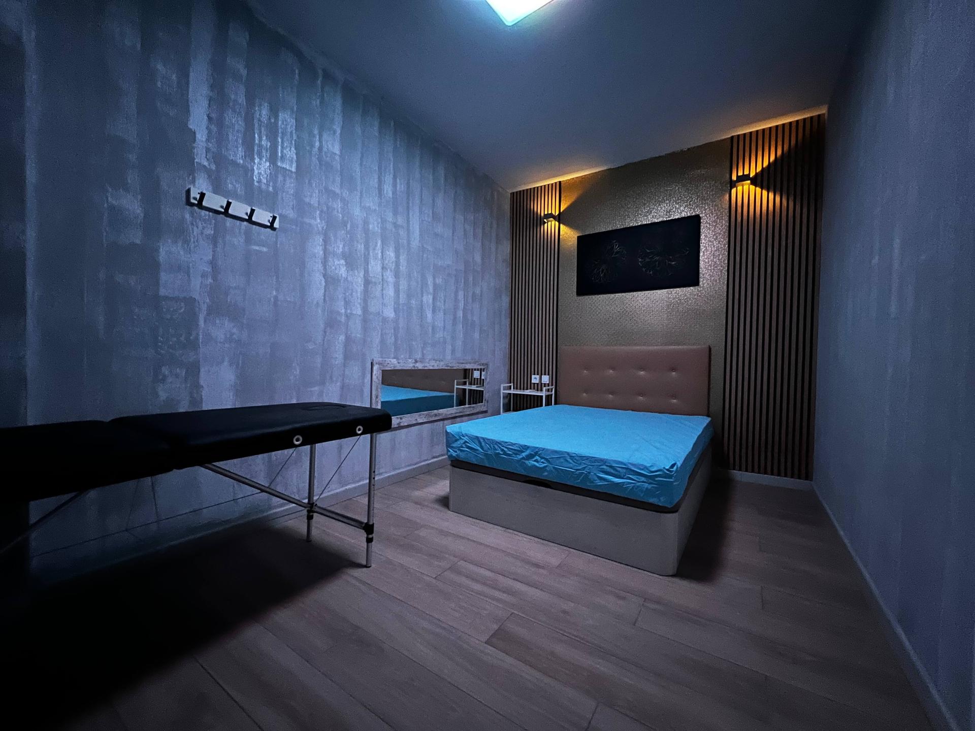 Cabina con camilla professional en Madrid